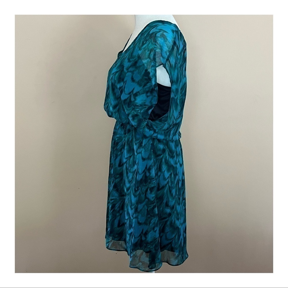 🤍 Peacock-Blue Special Occasion Dress w/ Feathery Pattern || Size Small - Picture 7 of 11